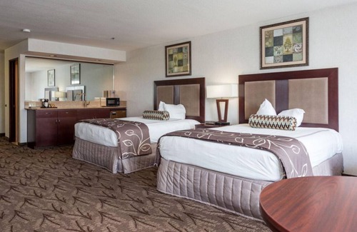 Idaho Falls Hotel | MAJESTIC IDAHO FALLS, 2 LOVELY UNITS! POOL, SPA, JACUZZI!