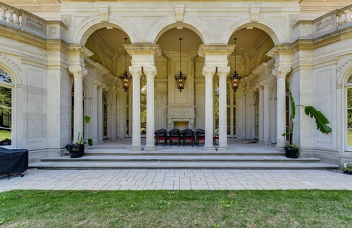 Sheridan House | Majestic Mansion: Ultra-Luxury Palace