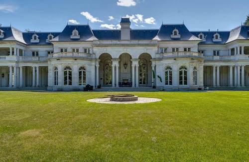 Sheridan House | Majestic Mansion: Ultra-Luxury Palace