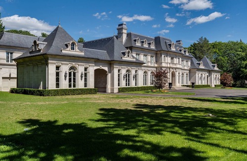 Sheridan House | Majestic Mansion: Ultra-Luxury Palace