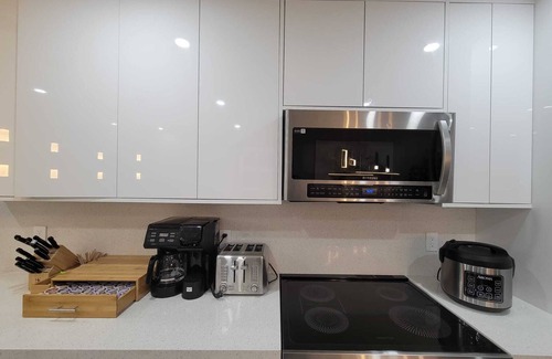 Golden Glades Villa | Majestic Miami Villa/Beaches/12Bds/HEATED POOL/Jacuzzi/GAME ROOM/BBQ/Wifi
