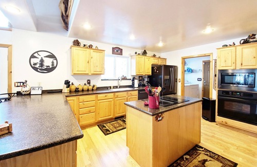 Show Low Cabin | 🌲Majestic Mountain Getaway - Jenson's TreeHouse, a Spacious Cabin Retreat.🦌