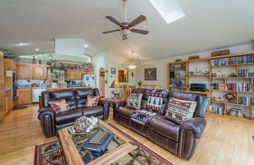 Upper Peachtree Cabin | Majestic mountain view, Luxury Home, Total seclusion-Privacy, Hot Tub, Fireplace