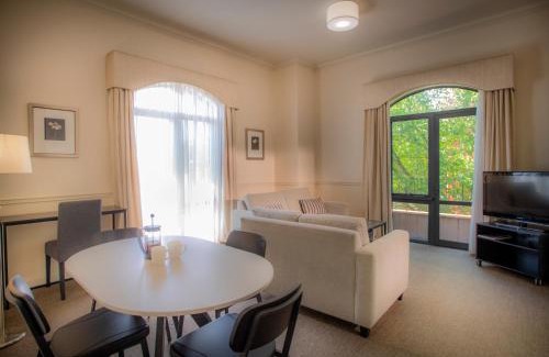 North Adelaide Apartment | Majestic Old Lion Apartments