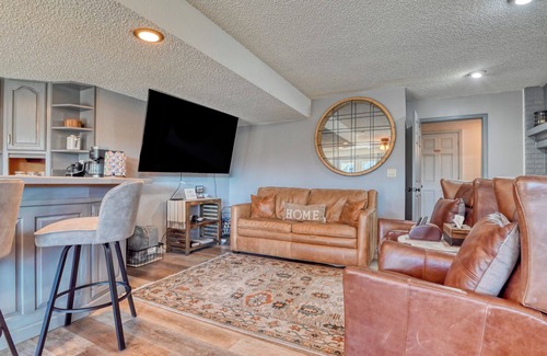 Northeast Colorado Springs Apartment | Majestic Pikes Peak Manor- Hot tub with PIKES PEAK VIEW and Hoodoo’s