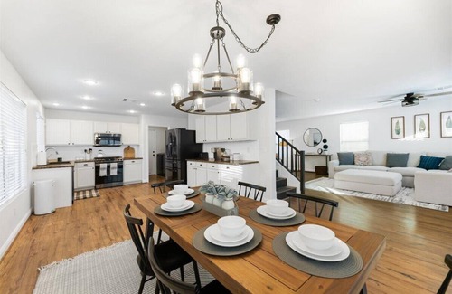 Tule Springs House | Majestic Pine 4bd/3 bath Wifi Pool BBQ grill