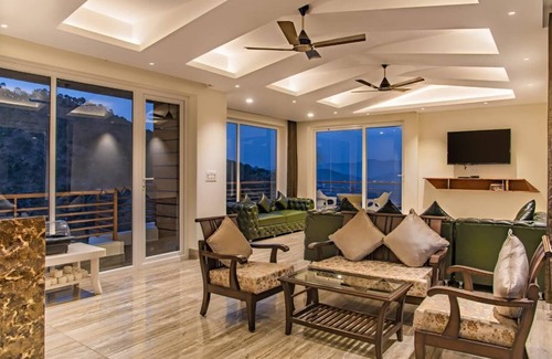 Kasauli Bed & Breakfast | Majestic Pines | Mesmerizing Hill View Full Villa