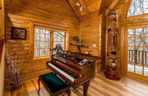 The Galena Territory House | Majestic Privacy! Wildlife All Around, Great Deck and Fire Pit, By Lake/Marina!