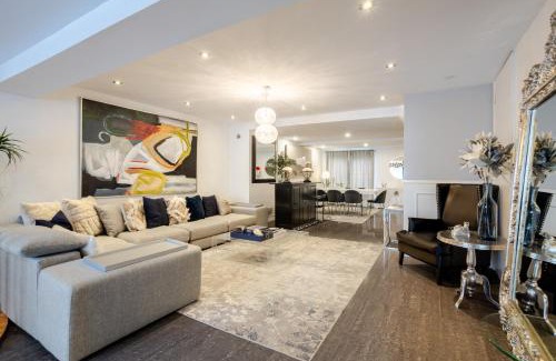 Griffintown Villa | Majestic Villa in Downtown Griffintown