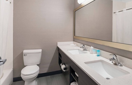 Foxboro House | Make it a Fun Trip! Enjoy FREE Breakfast & Parking, Near Xtreme Craze!
