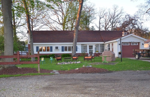 Brooklyn Cottage | Make memories at all sports Vinyard Lake!