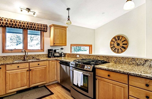 Eagle-Vail House | Make Our Pet Friendly Home Your Next Home! Enjoy the Fenced Yard, Fire Pit + Hot Tub!