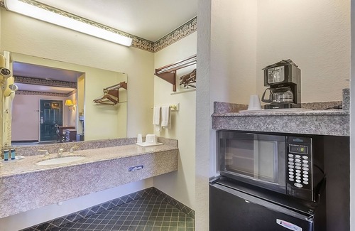 Three Rivers House | Make Your Trip More Enjoyable! Outdoor Pool, Onsite Parking, Pets Allowed!