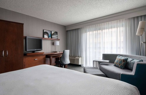 El Segundo Hotel | Make Your Trip More Enjoyable! 2 Comfortable Units, Pets are Allowed
