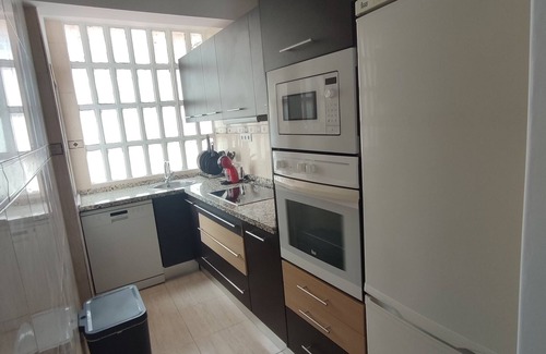 Doctor Barraquer-Grupo Renfe-Policlinico Apartment | Make yourself at home in the Luz Apartment, Seville, Macarena. Free parking