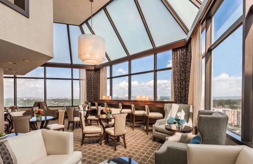 Alexandria West House | Making The Best Memories Along The Way! Pets Allowed, Onsite Restaurant, Pool