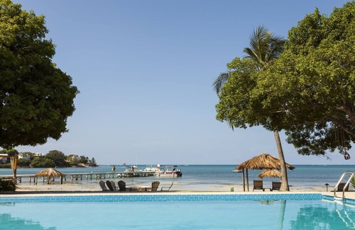 Carenero Apartment | Making The Best Memories Along The Way! 2 Relaxing Units, Free Parking, Pools