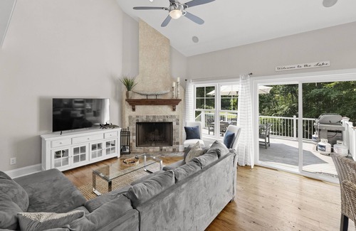 Westport House | Making Waves | Sleeps 20| Pool | Game Room