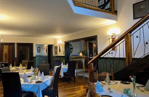 Kwa Sani House | Malachite Manor