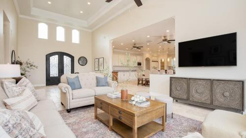 Temecula House | Malbec by AvantStay Incredible Estate w Panoramic Views Bocce Ball Court