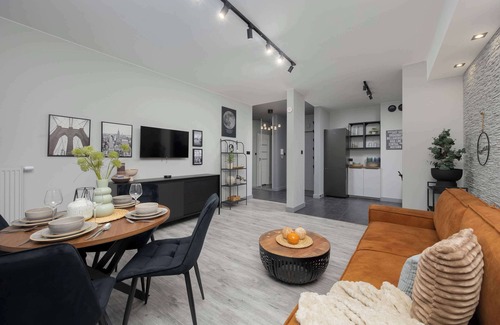 Targowek Apartment | Malborska 16E | Bright Apartment | Parking