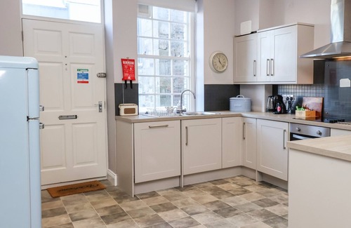 Alnmouth Cottage | MALCOLM MILLER HOUSE, pet friendly, with a garden in Alnmouth