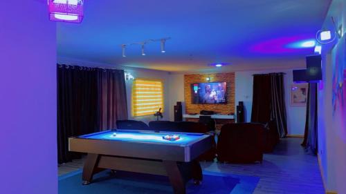 Ikeja Apartment | Maleeks Apartment Ikeja "Shared 2Bedroom Apt, individual private rooms and baths"
