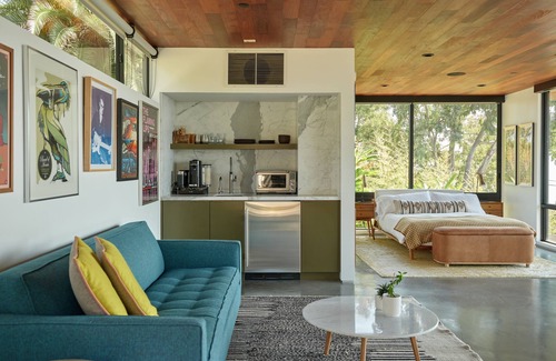 Eastern Malibu House | Malibu Mid-Century Modern Studio with Ocean Views
