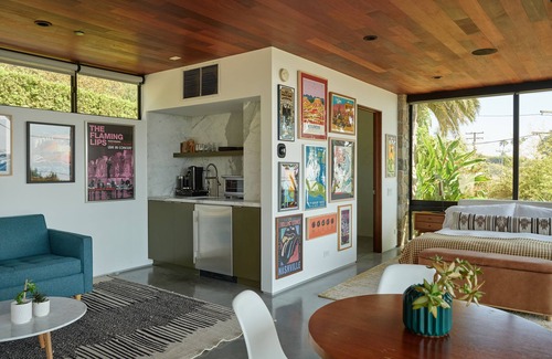Eastern Malibu House | Malibu Mid-Century Modern Studio with Ocean Views
