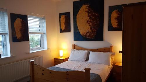 Malin Bed & Breakfast | Malin Head SolasTobann ArtHouse Room 1 En-suite