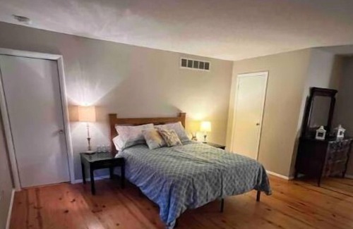Metamora Cabin | Mallard Family Suite - Duck Creek Inn - Metamora