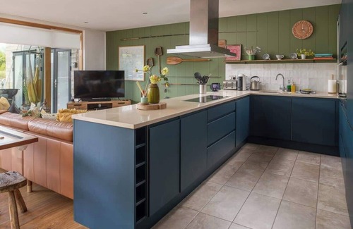 Ampney Crucis House | Mallard | Lakehouse Cotswolds Stay + Hot Tub