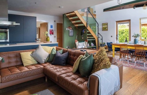 Ampney Crucis House | Mallard | Lakehouse Cotswolds Stay + Hot Tub