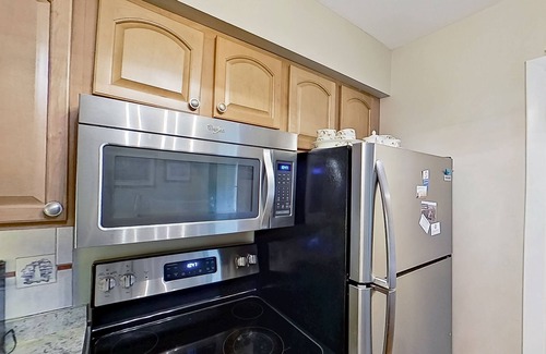 Selbyville Condo | Mallard Lakes condo w/community pool, tennis & basketball court
