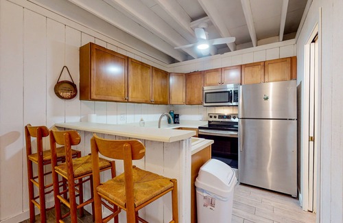 Selbyville House | Mallard Lakes townhouse in peaceful community with pool, hot tub, fishing pier
