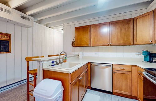 Selbyville House | Mallard Lakes townhouse in peaceful community with pool, hot tub, fishing pier