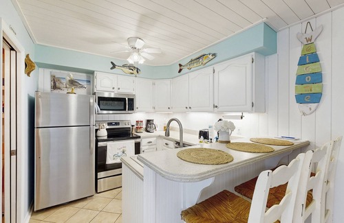 Selbyville House | Mallard Lakes townhouse in peaceful community with pool, hot tub, fishing pier