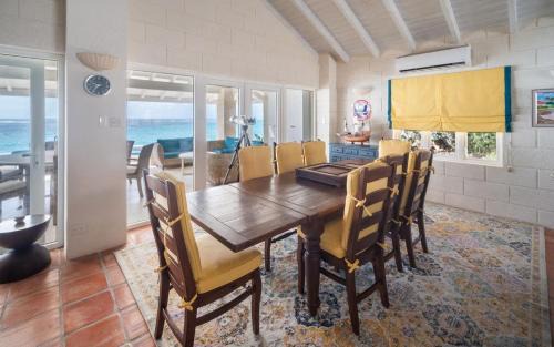 Long Bay Villa | Maltese Falcon Villa 3bd by ZenBreak
