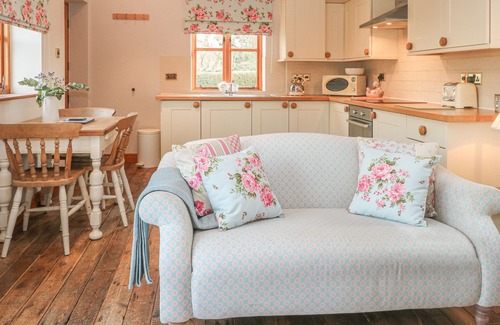 Bispham Green Cottage | MALTKILN COTTAGE AT CROOK HALL FARM, with a garden in Bispham Green
