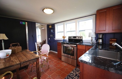 West Cape May Apartment | Malvasia Cottage at Willow Creek Vineyard Unique Pied-A-Terre Getaway