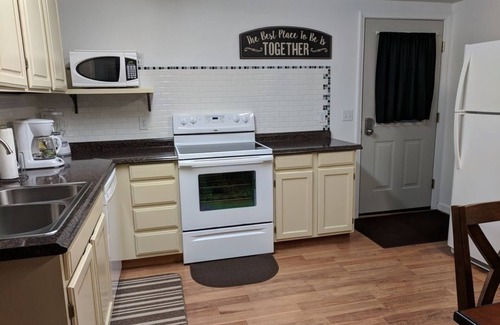 Cody House | Mama Bear Cottage (Downtown Cody)