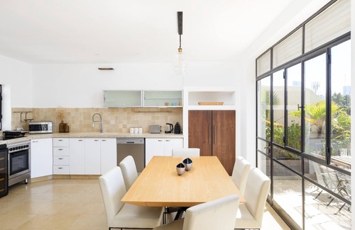 Tel Aviv City Center Apartment | MAMAD Amazing Duplex Penthouse with 2 Terraces by FeelHome