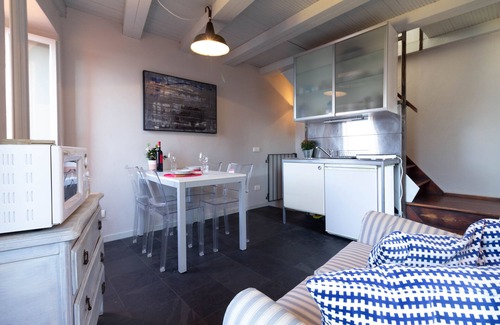 Fiumelatte House | Mamma Ciccia Holiday Home - La Tour Orange Varenna