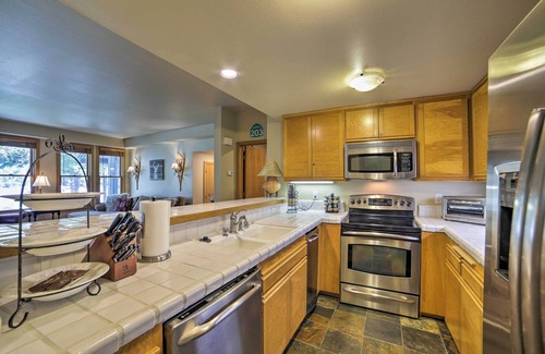 Mammoth Lakes Condo | Mammoth Lakes Vacation Rental w/Community Hot Tub