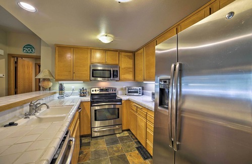 Mammoth Lakes Condo | Mammoth Lakes Vacation Rental w/Community Hot Tub