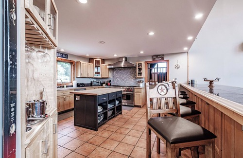Sunday River Area House | Mammoth Lodge - Heated Pool, Game Room, 8-bedroom