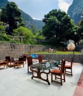 Vashist Hotel | Manali Heritage Hotel - Guaranteed Best Price Hotel