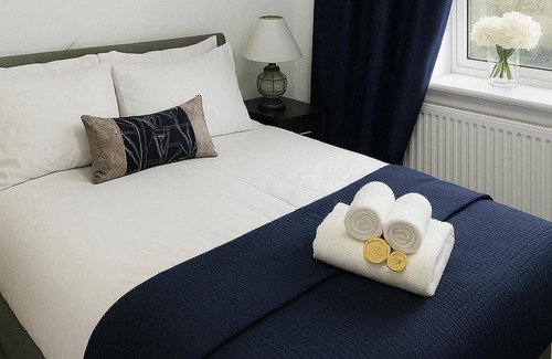 Droylsden House | Manchester Hideaway on Shrewsbury Road
