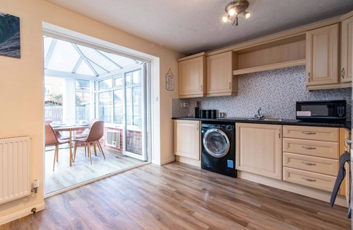 Alvaston House | Mandarin Styles 3 Bedroom w/Garden in Derby