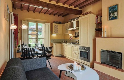 Lucca Apartment | Mandolo, apartment with pool. Terrace and A/C.